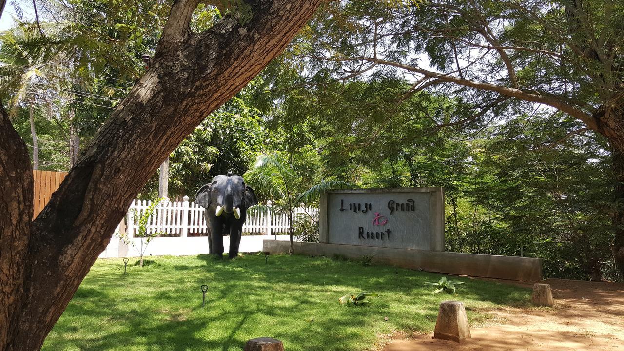 Lokuge Grand Resort Kataragama Ngoại thất bức ảnh