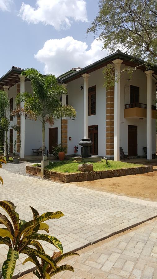 Lokuge Grand Resort Kataragama Ngoại thất bức ảnh